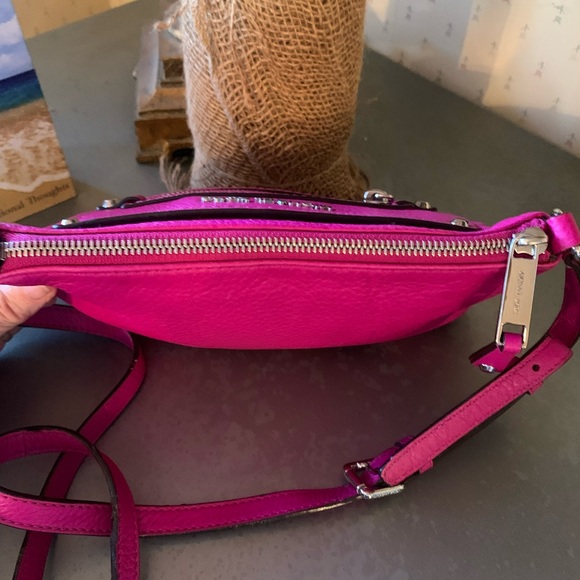 Michael Kors, HOT PINK, soft pebble leather crossbody. Zip pocket on front. - Picture 4 of 11
